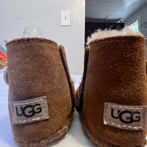 UGG Tan Shearling Baby Slippers NW/OT - Picture 8 of 10